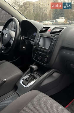 Хетчбек Volkswagen Golf 2008 в Запоріжжі