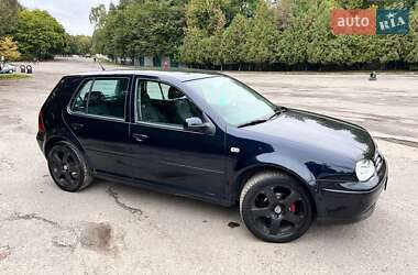 Хэтчбек Volkswagen Golf 2001 в 