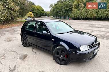 Хэтчбек Volkswagen Golf 2001 в 