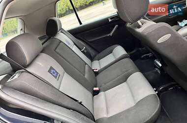 Хэтчбек Volkswagen Golf 2001 в 