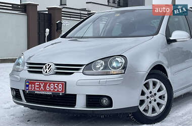 Хетчбек Volkswagen Golf 2008 в Рівному