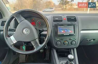 Хэтчбек Volkswagen Golf 2006 в Дубно