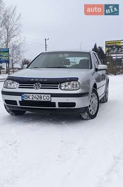 Хетчбек Volkswagen Golf 2001 в 
