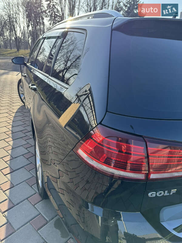 Універсал Volkswagen Golf 2017 в Запоріжжі