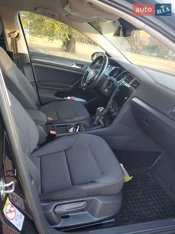 Універсал Volkswagen Golf 2017 в Запоріжжі