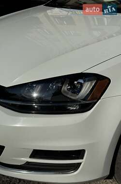 Универсал Volkswagen Golf 2015 в Киеве