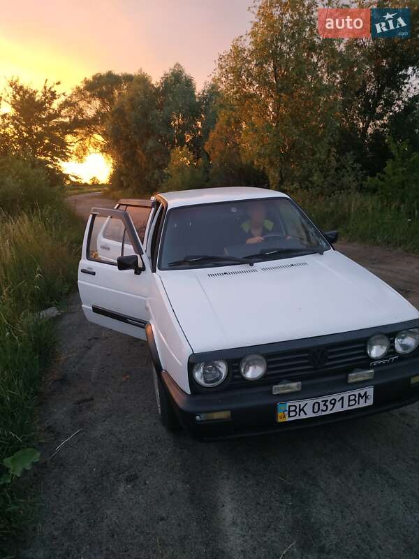 Хэтчбек Volkswagen Golf 1987 в Дубно