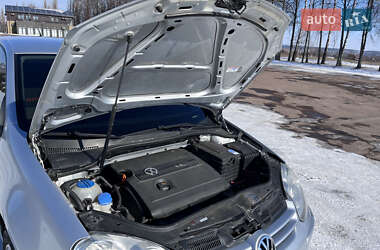 Хетчбек Volkswagen Golf 2006 в 