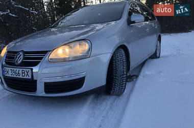 Универсал Volkswagen Golf 2008 в Сарнах