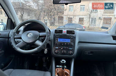 Хэтчбек Volkswagen Golf 2005 в Николаеве