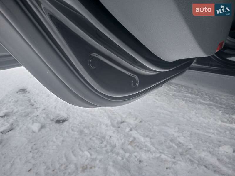 Хетчбек Volkswagen Golf 2004 в Луцьку