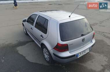 Хэтчбек Volkswagen Golf 2002 в Умани