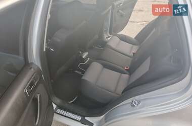 Хэтчбек Volkswagen Golf 2002 в Умани