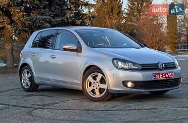 Хэтчбек Volkswagen Golf 2012 в Дубно