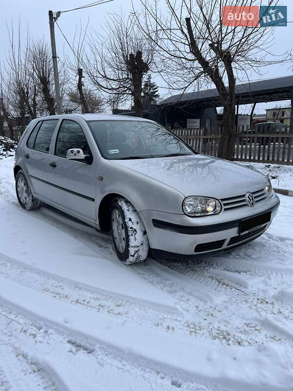 Хэтчбек Volkswagen Golf 2000 в Костополе