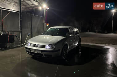 Хэтчбек Volkswagen Golf 2000 в Рахове