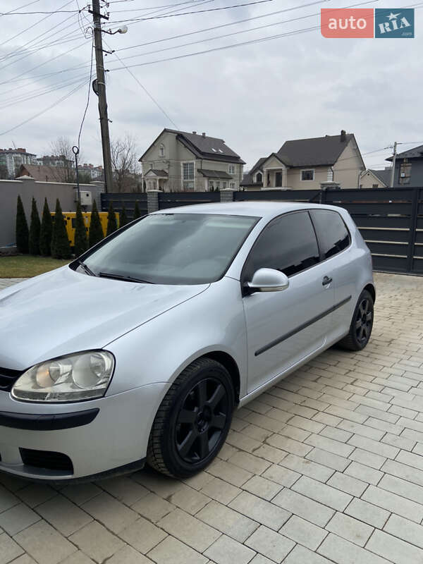 Хэтчбек Volkswagen Golf 2005 в Ивано-Франковске