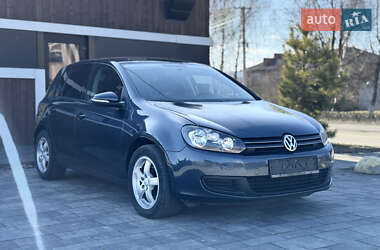 Хэтчбек Volkswagen Golf 2010 в 
