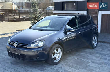 Хэтчбек Volkswagen Golf 2010 в 