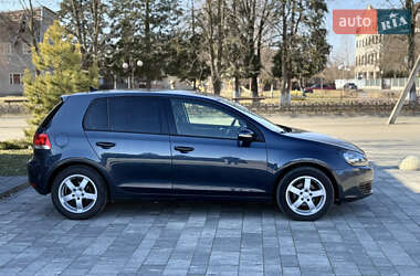 Хэтчбек Volkswagen Golf 2010 в 