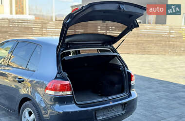Хэтчбек Volkswagen Golf 2010 в 