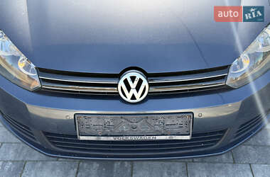 Хэтчбек Volkswagen Golf 2010 в 