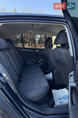 Хэтчбек Volkswagen Golf 2010 в 