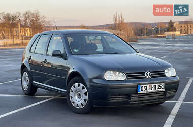 Хэтчбек Volkswagen Golf 2002 в Виннице