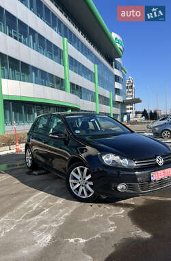 Хэтчбек Volkswagen Golf 2009 в Киеве