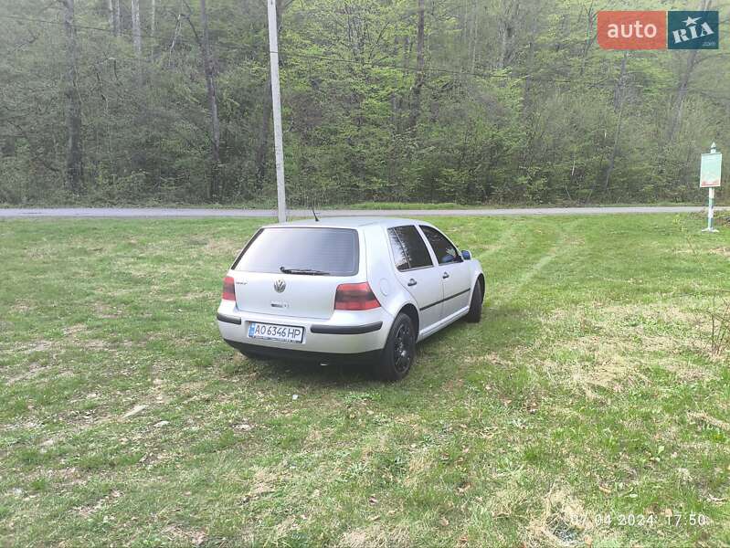 Хэтчбек Volkswagen Golf 2001 в Мукачево