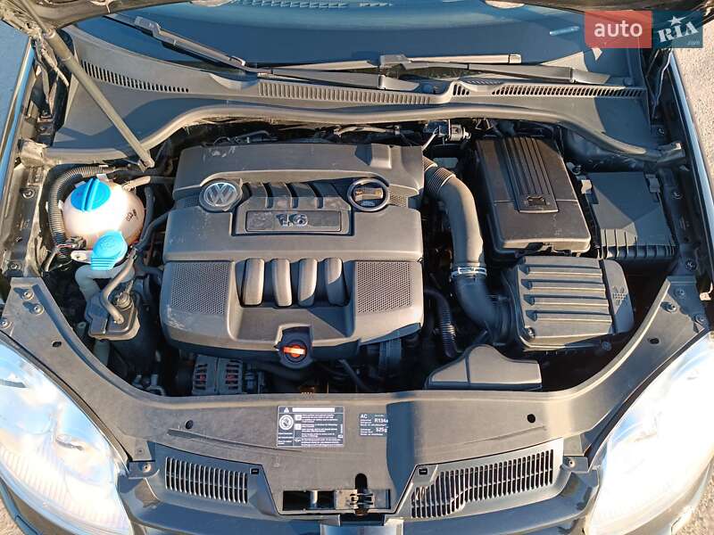 Хетчбек Volkswagen Golf 2006 в Здолбуніві