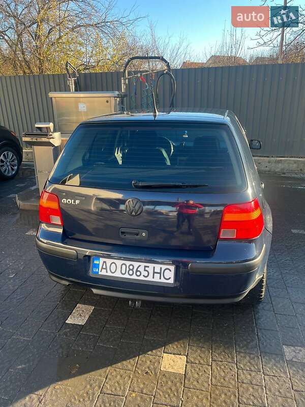 Хэтчбек Volkswagen Golf 2002 в Ужгороде