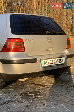 Хетчбек Volkswagen Golf 2003 в Львові