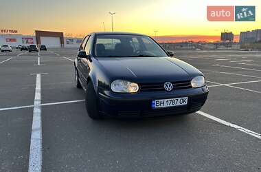 Хэтчбек Volkswagen Golf 1999 в 