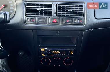 Хэтчбек Volkswagen Golf 1999 в 