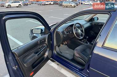 Хэтчбек Volkswagen Golf 1999 в 
