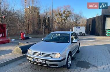 Хетчбек Volkswagen Golf 2002 в 
