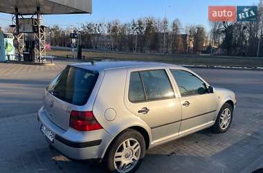 Хетчбек Volkswagen Golf 2002 в 