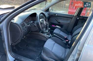 Хетчбек Volkswagen Golf 2002 в 