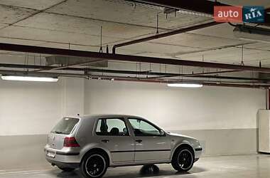 Хетчбек Volkswagen Golf 2002 в 