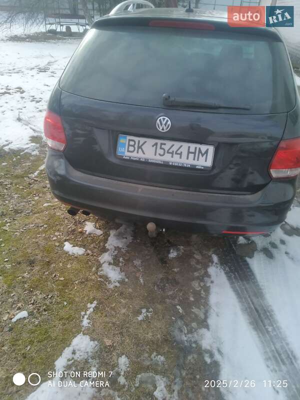 Універсал Volkswagen Golf 2010 в Дубровиці