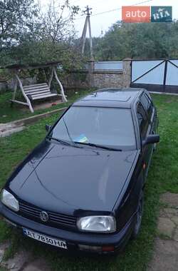 Хэтчбек Volkswagen Golf 1994 в  Хэтчбек Volkswagen Golf 1994 в