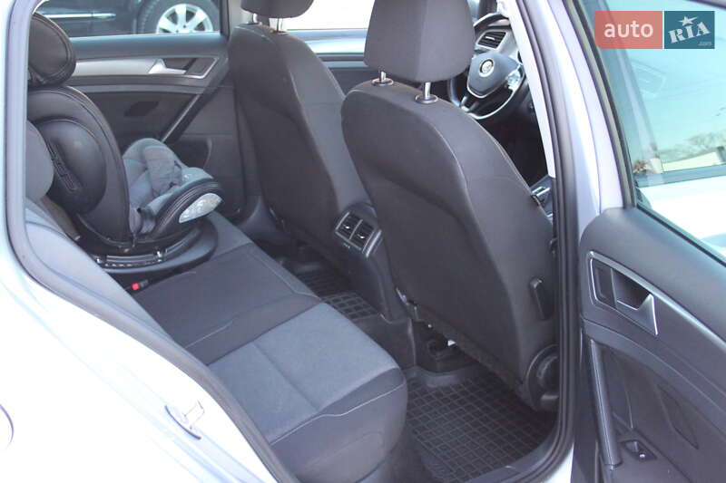 Універсал Volkswagen Golf 2015 в Вінниці