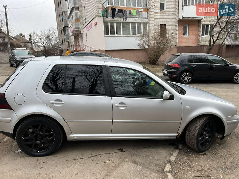 Хэтчбек Volkswagen Golf 2001 в Виннице