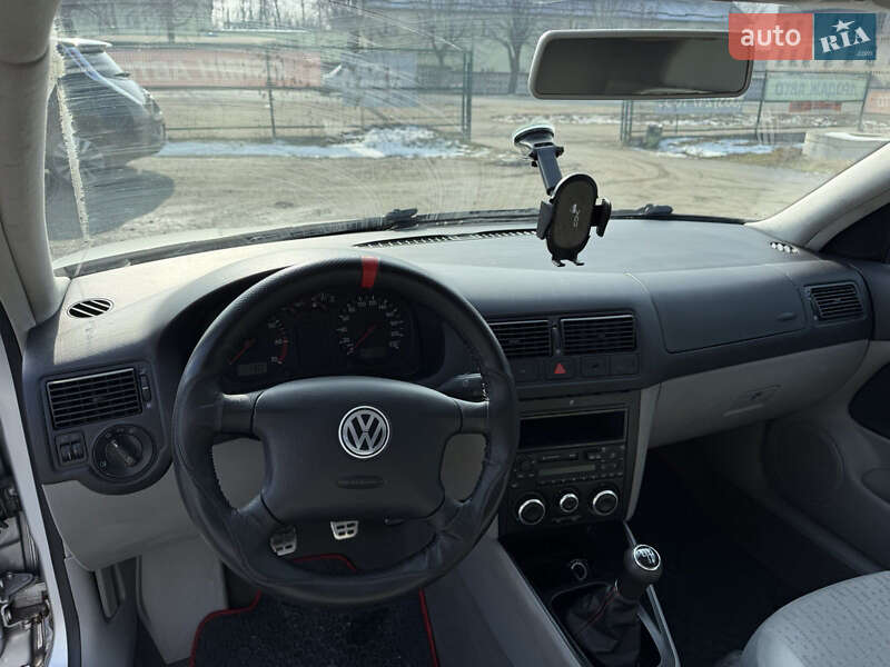 Хетчбек Volkswagen Golf 2003 в Звягелі
