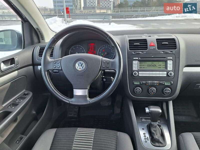 Хетчбек Volkswagen Golf 2008 в Умані