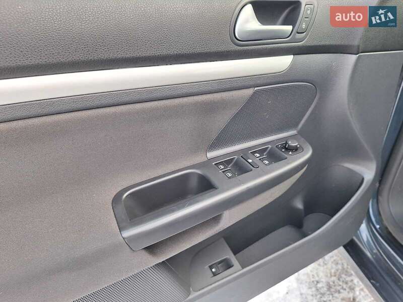 Хетчбек Volkswagen Golf 2008 в Умані