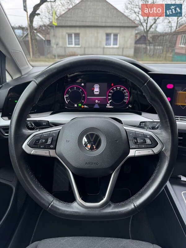 Универсал Volkswagen Golf 2021 в Сваляве