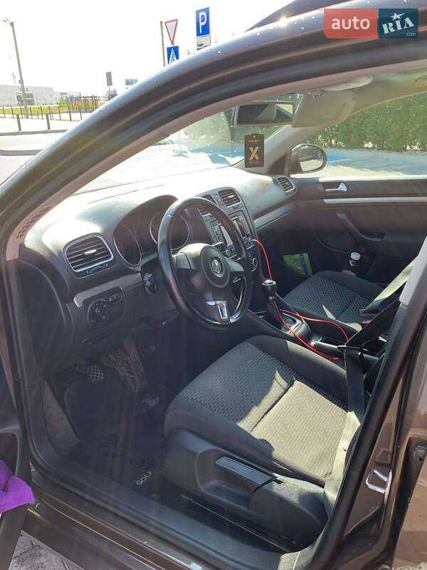 Універсал Volkswagen Golf 2010 в Луцьку
