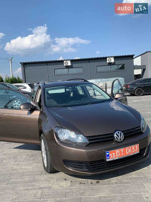 Універсал Volkswagen Golf 2010 в Луцьку
